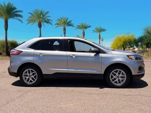Iconic Silver 2024 Ford Edge SEL