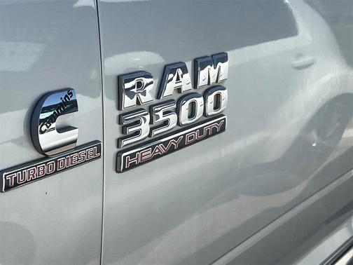 2017 RAM 3500 Big Horn Crew Cab 4x4 8' Box