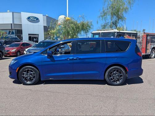 2020 Chrysler Pacifica Touring
