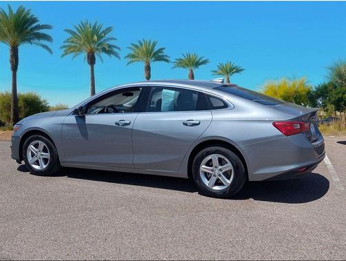 Sterling Gray Metallic 2023 Chevrolet Malibu FWD 1LT