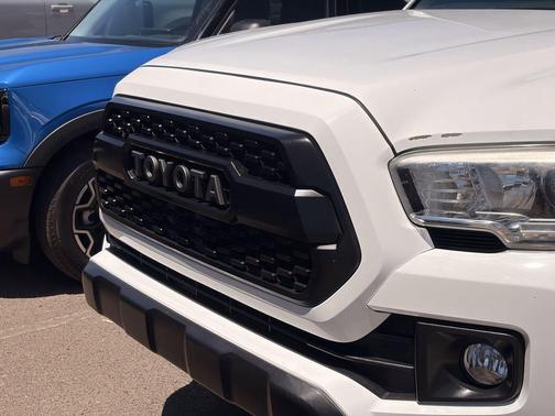 Super White 2016 Toyota Tacoma TRD Off Road