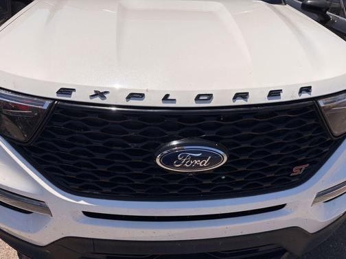 Star White Metallic Tri-Coat 2022 Ford Explorer ST