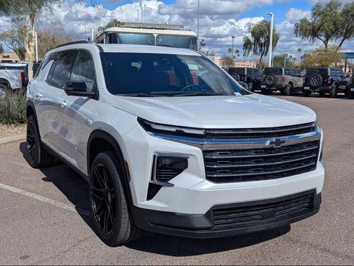 2024 Chevrolet Traverse LT