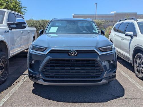 Cloud 2025 Toyota Grand Highlander Limited