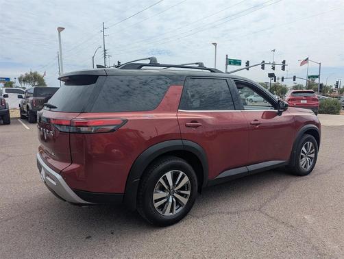 2022 Nissan Pathfinder SL 2WD