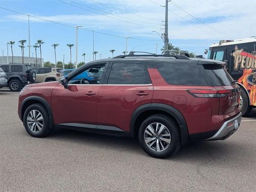 2022 Nissan Pathfinder SL 2WD