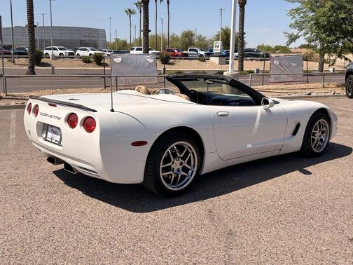 Speedway White 2001 Chevrolet Corvette Base