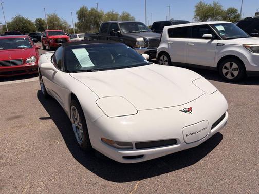 Speedway White 2001 Chevrolet Corvette Base