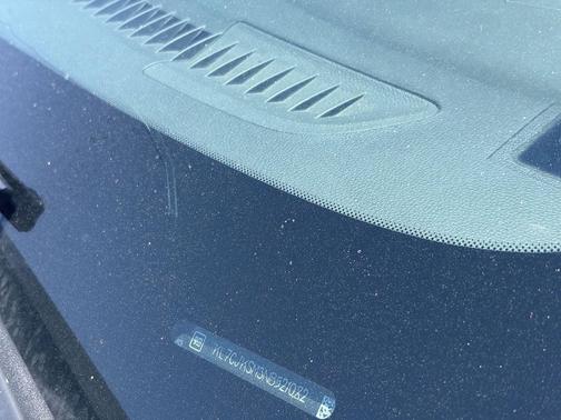 Summit White 2022 Chevrolet Trax LS