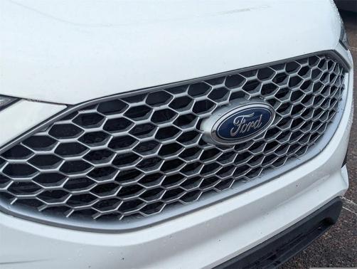 2023 Ford Edge SE