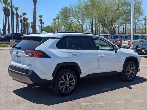 2022 Toyota RAV4 Hybrid SE