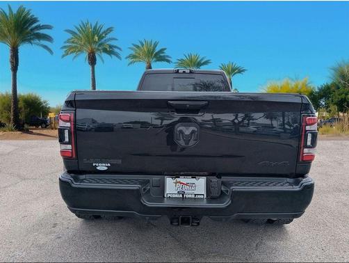 Diamond Black Crystal Pearlcoat 2024 RAM 3500 Laramie Crew Cab 4x4 8' Box