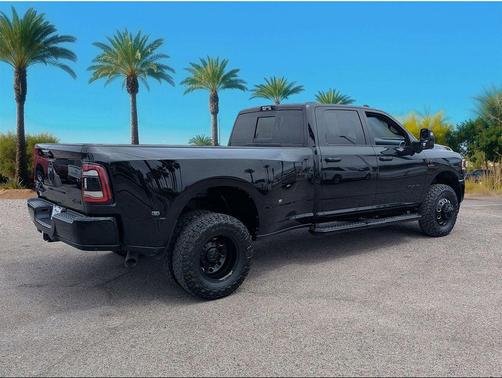Diamond Black Crystal Pearlcoat 2024 RAM 3500 Laramie Crew Cab 4x4 8' Box