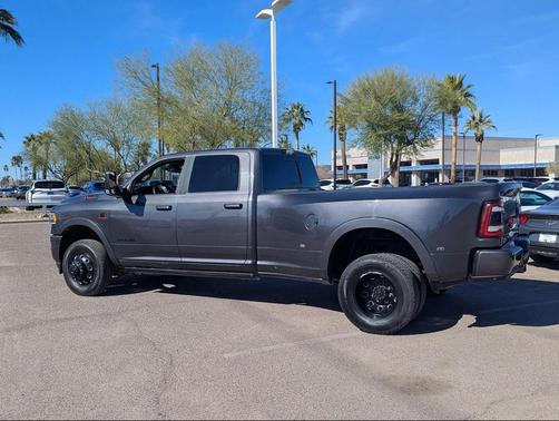 2021 RAM 3500 Laramie Crew Cab 4x4 8' Box