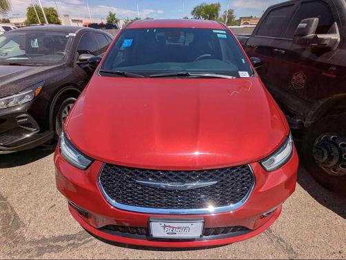 Red Hot Pearlcoat 2025 Chrysler Pacifica L