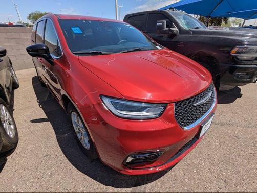 Red Hot Pearlcoat 2025 Chrysler Pacifica L