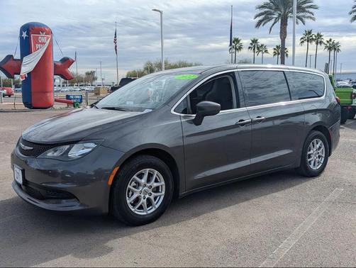 2022 Chrysler Voyager LX