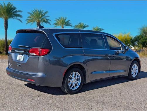 2022 Chrysler Voyager LX