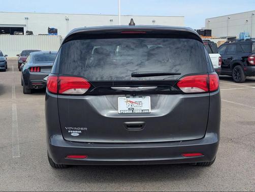 2022 Chrysler Voyager LX