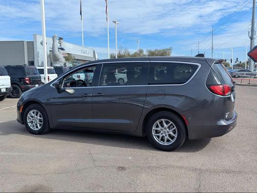 2022 Chrysler Voyager LX