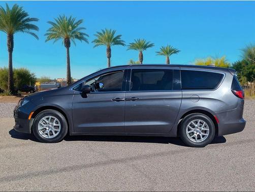2022 Chrysler Voyager LX
