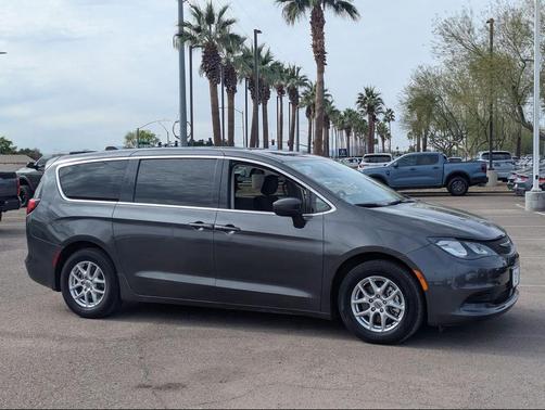 2022 Chrysler Voyager LX