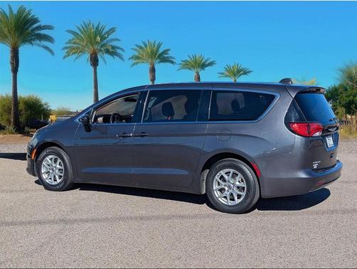 2022 Chrysler Voyager LX
