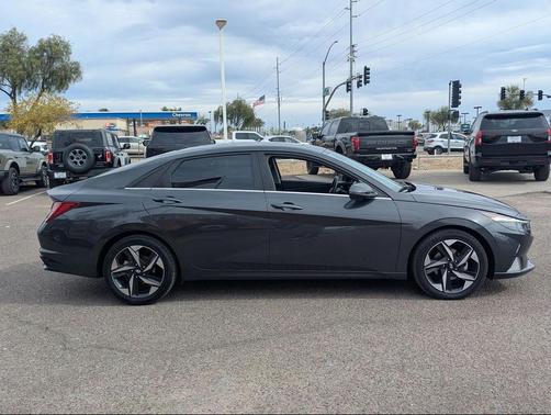 2022 Hyundai ELANTRA SEL