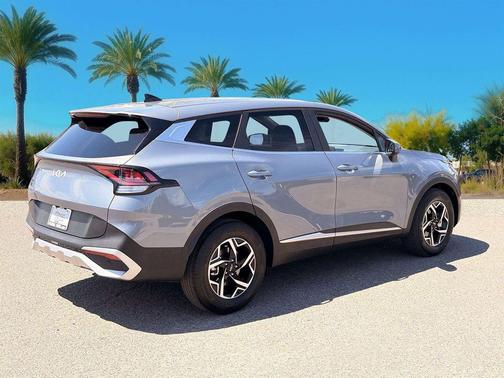 Everlasting Silver 2025 Kia Sportage LX