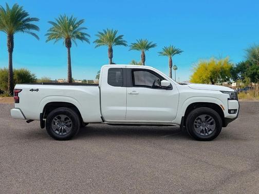 2025 Nissan Frontier SV