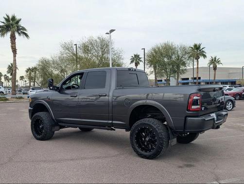 2022 RAM 2500 Limited Crew Cab 4x4 6'4' Box