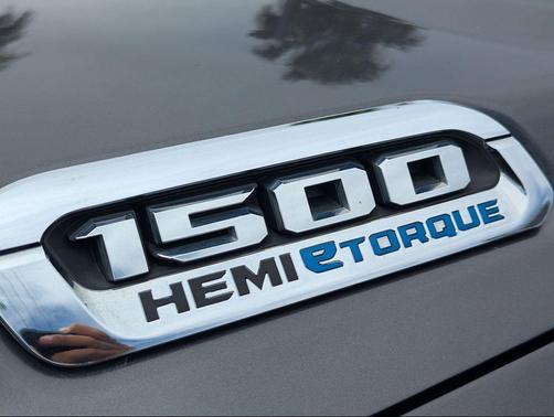 Granite Crystal Metallic Clearcoat 2023 RAM 1500 Limited