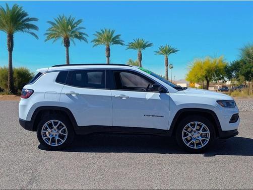 2024 Jeep Compass Latitude Lux