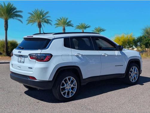 2024 Jeep Compass Latitude Lux