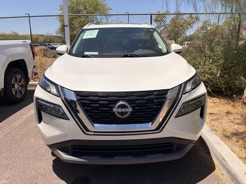Pearl White Tricoat 2023 Nissan Rogue SV