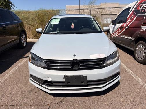 White Silver Metallic 2017 Volkswagen Jetta 1.4T SE