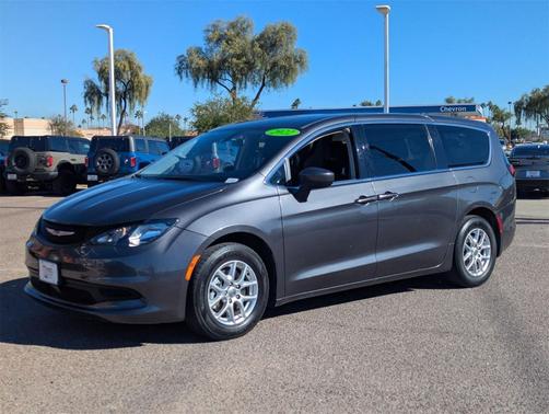 2022 Chrysler Voyager LX
