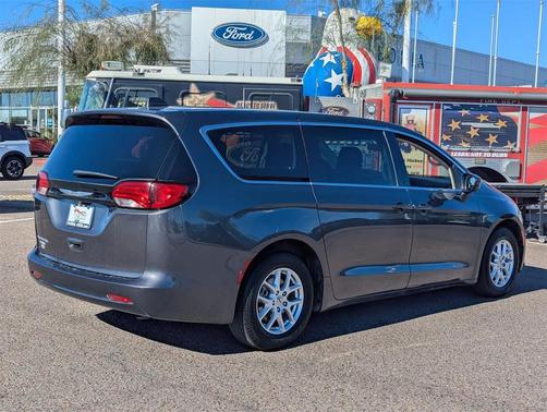 2022 Chrysler Voyager LX