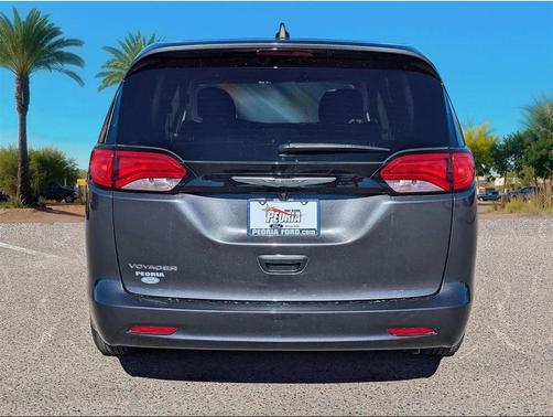 2022 Chrysler Voyager LX