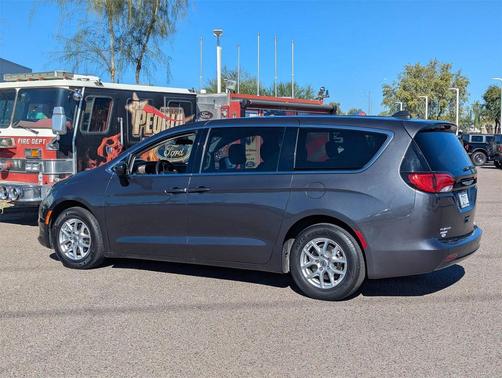 2022 Chrysler Voyager LX