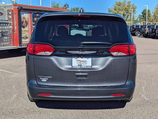 2022 Chrysler Voyager LX