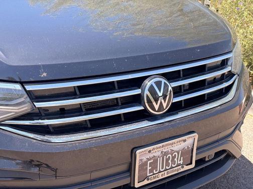 Deep Black Pearl 2023 Volkswagen Tiguan 2.0T SE