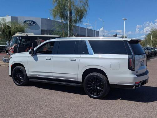 2022 Cadillac Escalade ESV Luxury