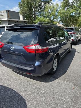 2020 Toyota Sienna LE