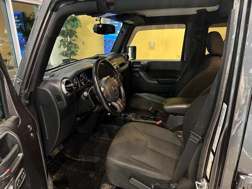 Photo 3 of 17 of 2016 Jeep Wrangler Unlimited Sport