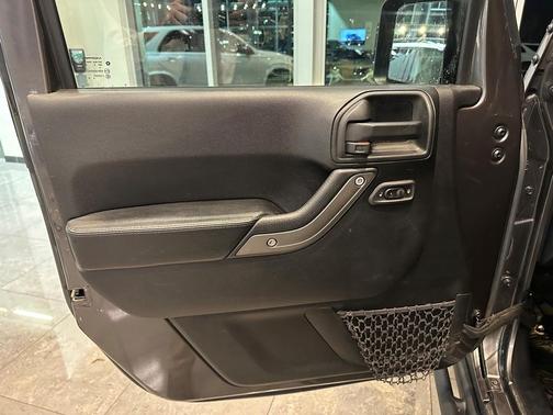Photo 4 of 17 of 2016 Jeep Wrangler Unlimited Sport