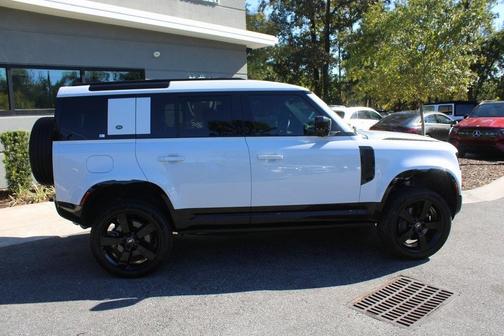 2023 Land Rover Defender X-DYNAMIC SE