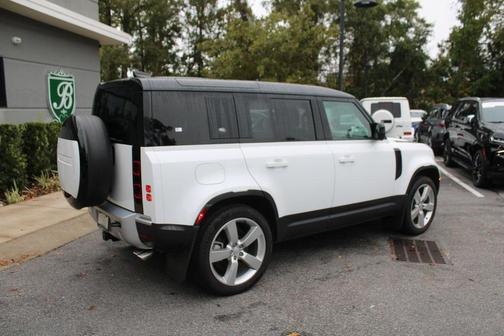 2024 Land Rover Defender P500 SE
