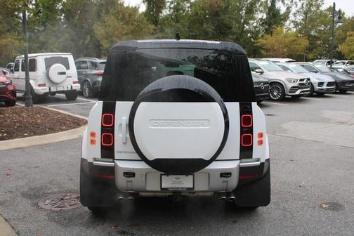 2024 Land Rover Defender P500 SE