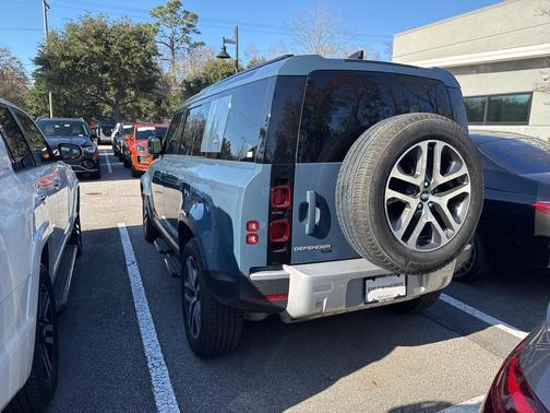 2021 Land Rover Defender 110 SE